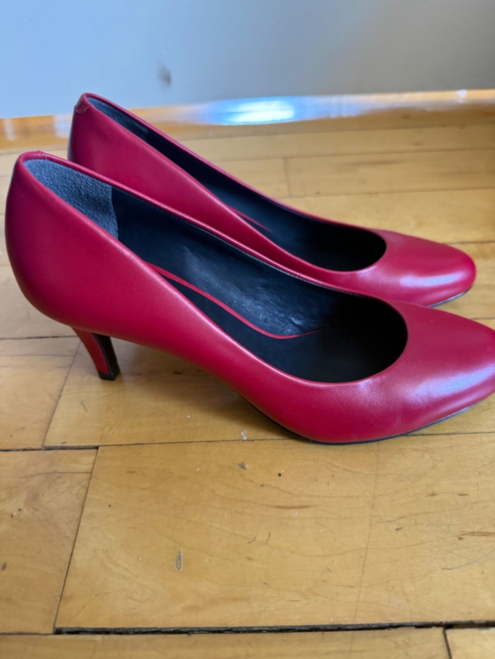 Minelli Carmine Red Leather Pumps NWT sz 37